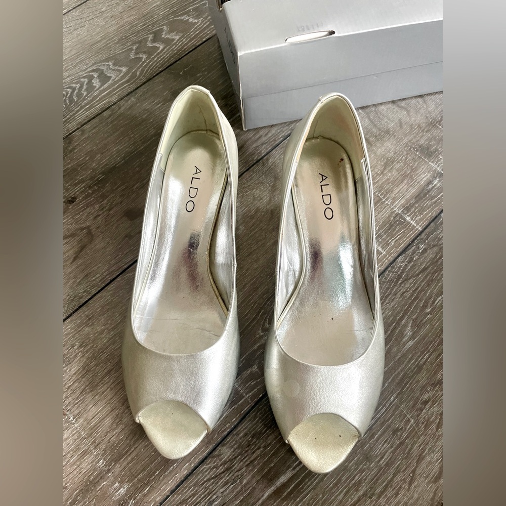 ALDO USA 8.5-9 🩶 Silver Kitten-Heel Pumps - Worn once! EUC